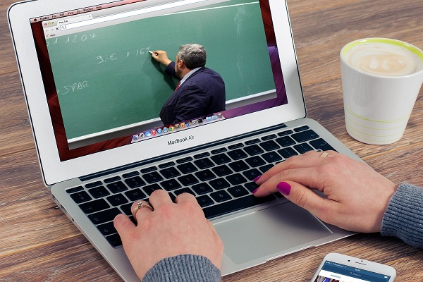 The Benefits of Online Learning: Revolutionizing Education in the Digital Age